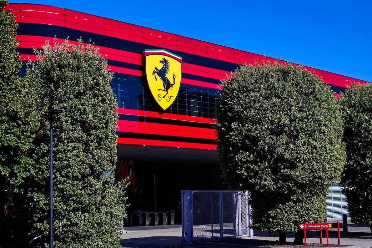 Egészen közelről láthatjuk a Ferrari szuper-modern F1-es szimulátorát