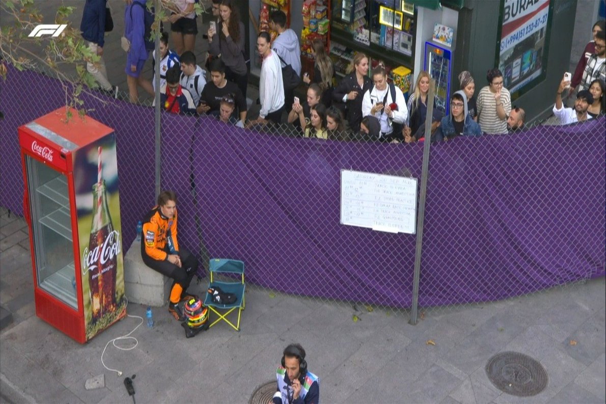 6 piros zászló a bakui F1-es időmérőn, Piastri is falba tette, Norris is hibázott, Verstappen-pole!