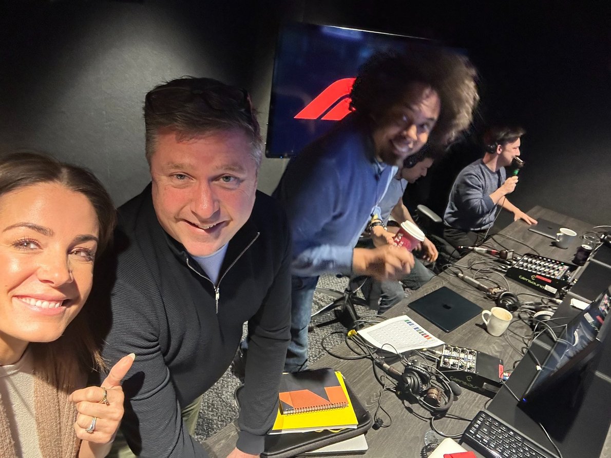 Műtét miatt nem lesz képernyőn a Sky F1 műsorvezetője