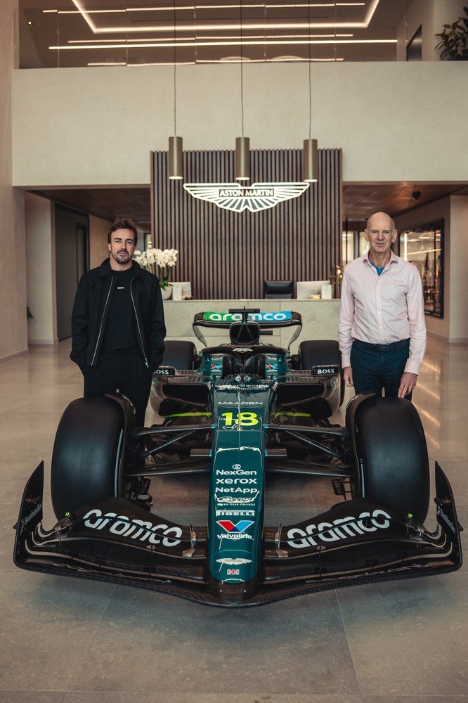  és  - Newey nem jár értekezletekre és nem válaszol emailekre az Aston Martinnál