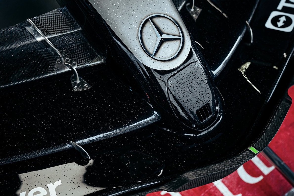  és  - Technikai visszalépésre kényszerül a Mercedes a Hungaroringen