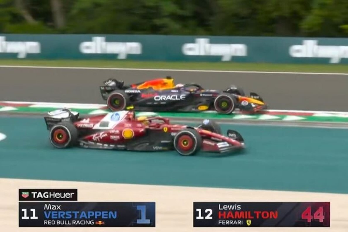  és  - Videón Verstappen manővere, ami miatt vizsgálódnak a sportfelügyelők