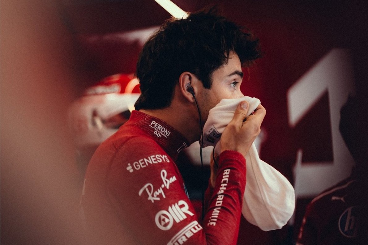  és  - Duplán büntették Leclerc-t a Russell elleni manőverei miatt