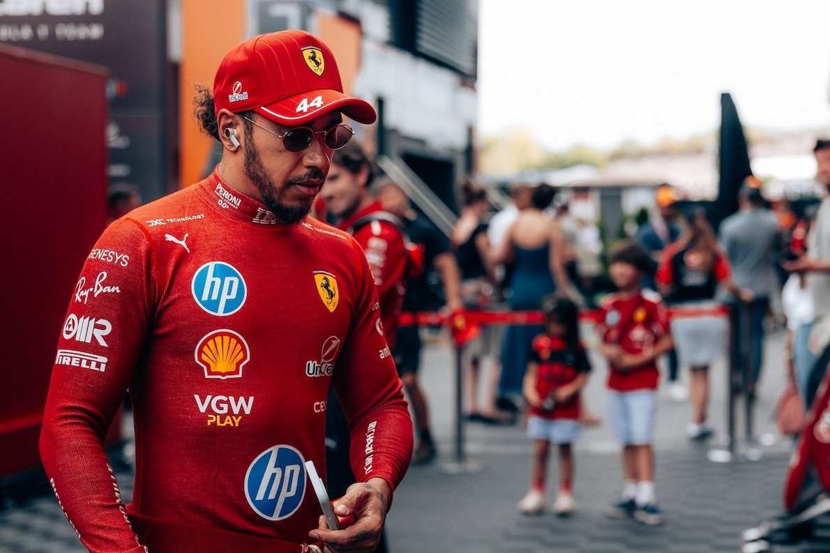  és  - Bónuszként a nemzetközi sajtó is "beköszönt" még Hamiltonnak