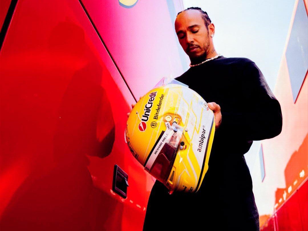  és  - Hamilton különleges sisakkal tiszteleg Niki Lauda emléke előtt Monzában