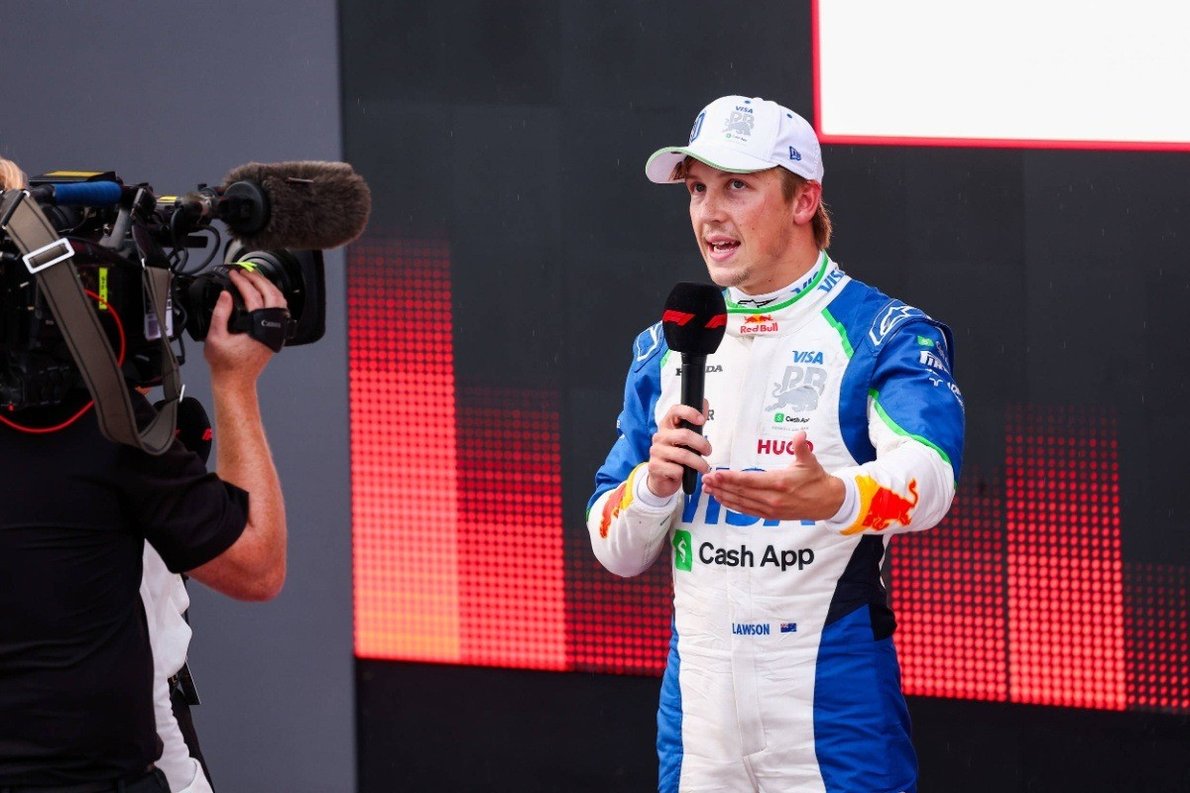  és  - Lawson szenzációs harmadik helye a kaotikus bakui időmérőn