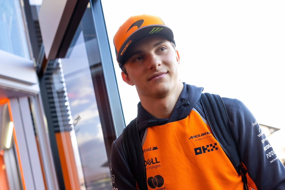  és  - Coulthard kiáll Piastri mellett a szingapúri incidens ügyében