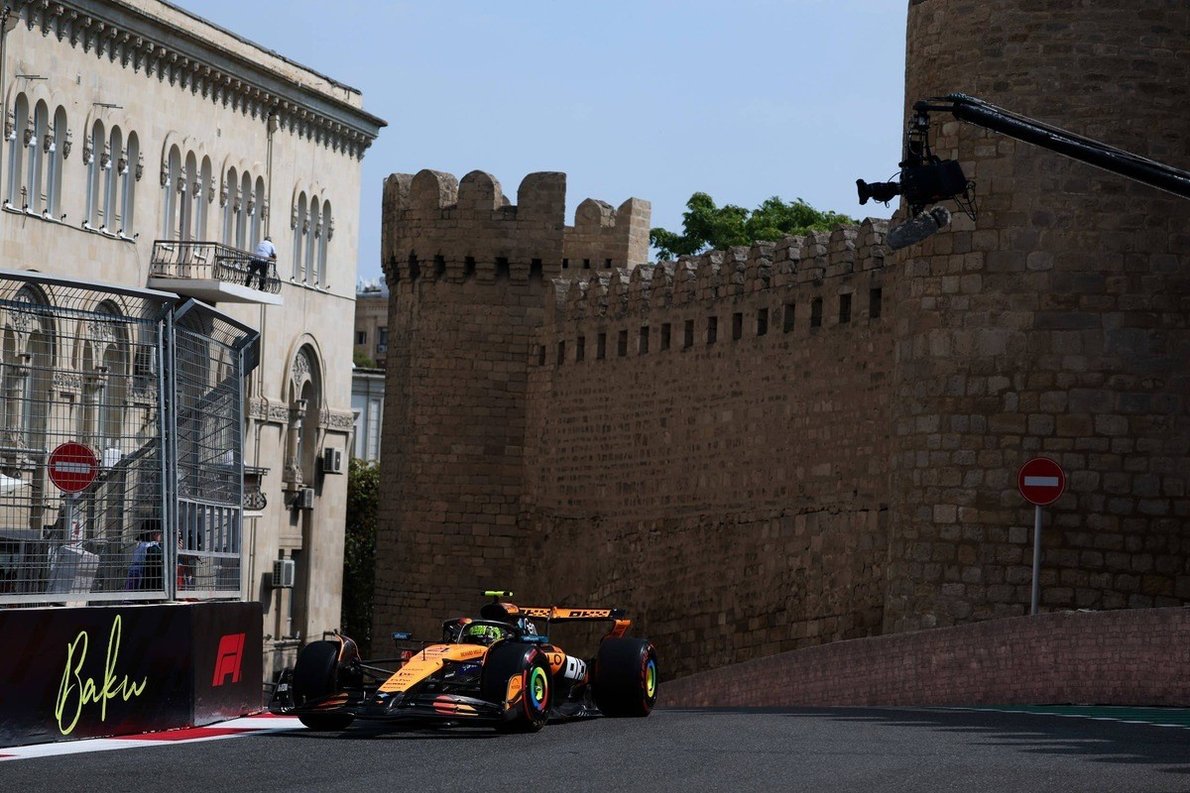  és  - Norris magabiztosan nyerte a furcsa probléma miatt megszakított bakui FP1-et