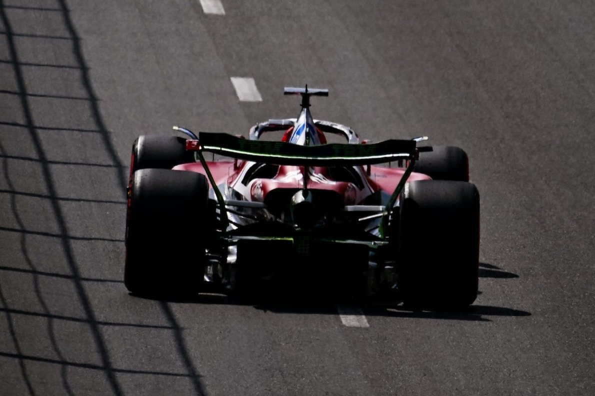  és  - Óriási kavarodás Bakuban: Változik a rajtsorrend egy büntetés miatt!