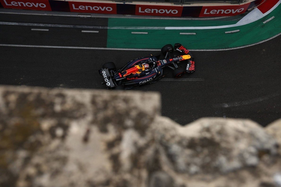  - Verstappen: egy körön kicsit hátrányban vagyunk, de az egyensúly jó