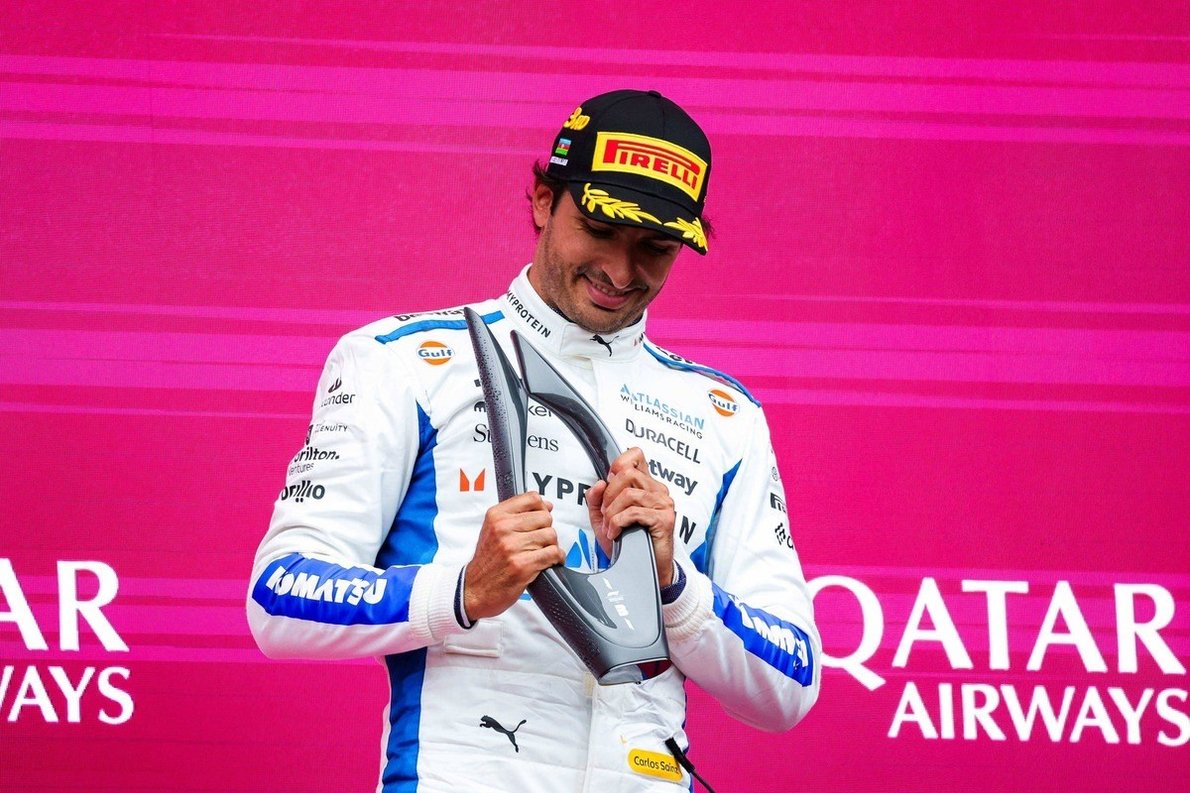  - Sainz a bakui eredményével egy négyszeres bajnok nyomdokaiba lépett