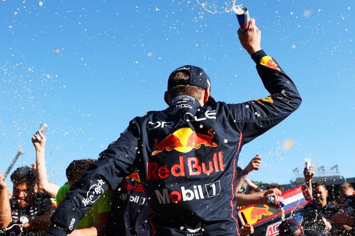  - „Mindig tele van a gép velük" – Így szembesül a versenyigazgató a dühös Verstappen-rajongókkal