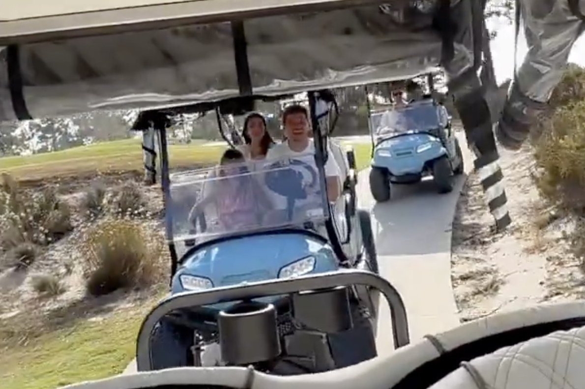  - Verstappennek már hiányzik a versenyzés - golfkocsival is tette, amit tennie kellett (videó)