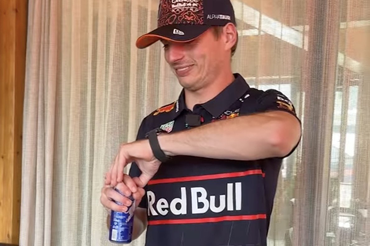  és  - Hamilton után Verstappen is saját itallal próbálkozik (videó)