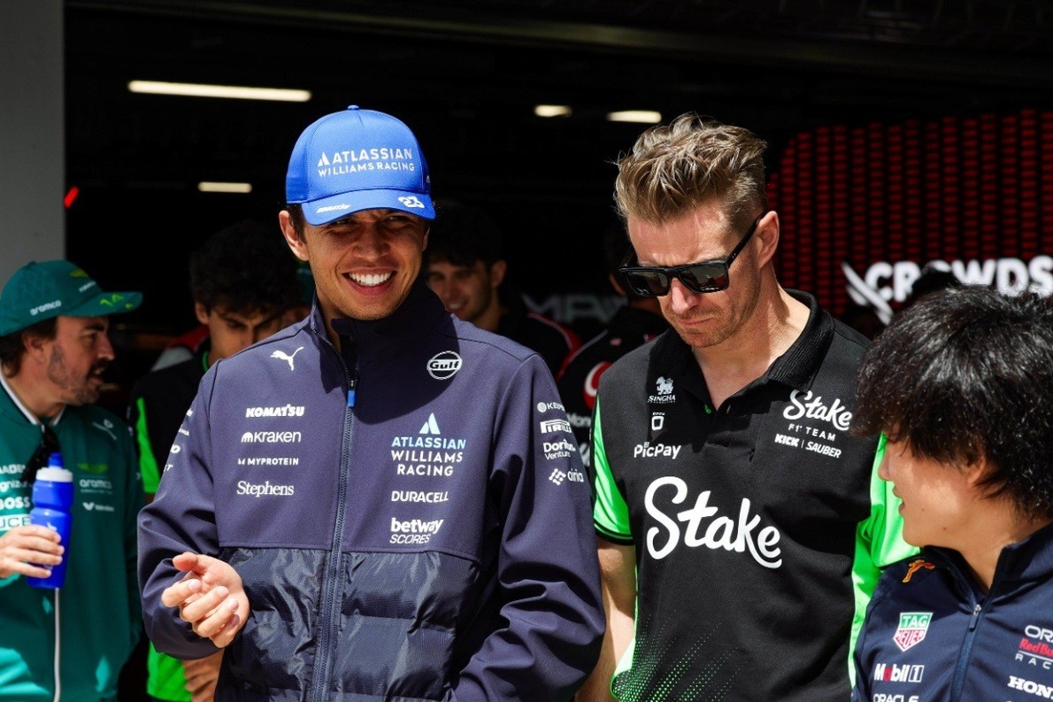  és  - A Red Bull-tulaj „zsebből" fizetné az F1-es rivális leigazolását