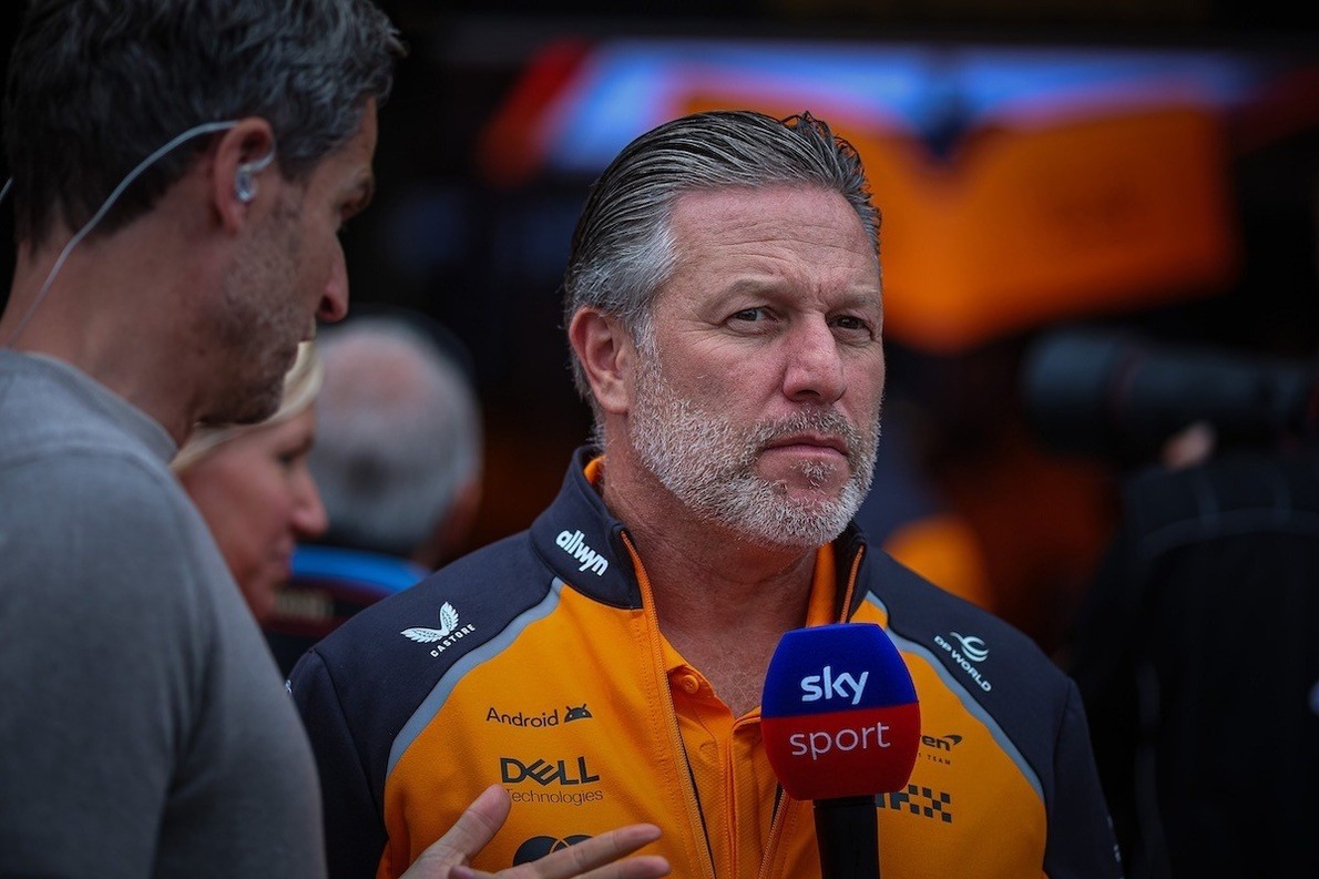  és  - A McLaren vezetője cáfolja a szingapúri feltartás vádját