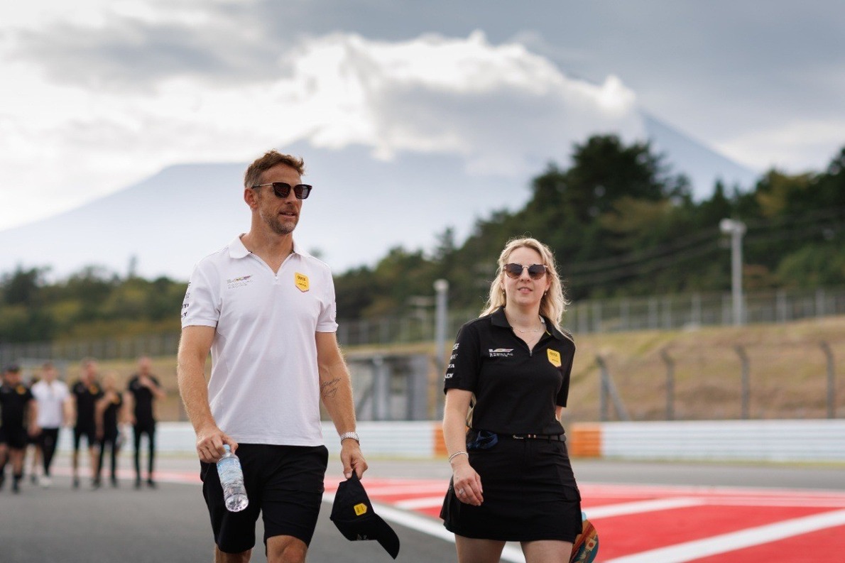  és  - Button szerint kezd elhatalmasodni a nyomás a McLaren versenyzőin