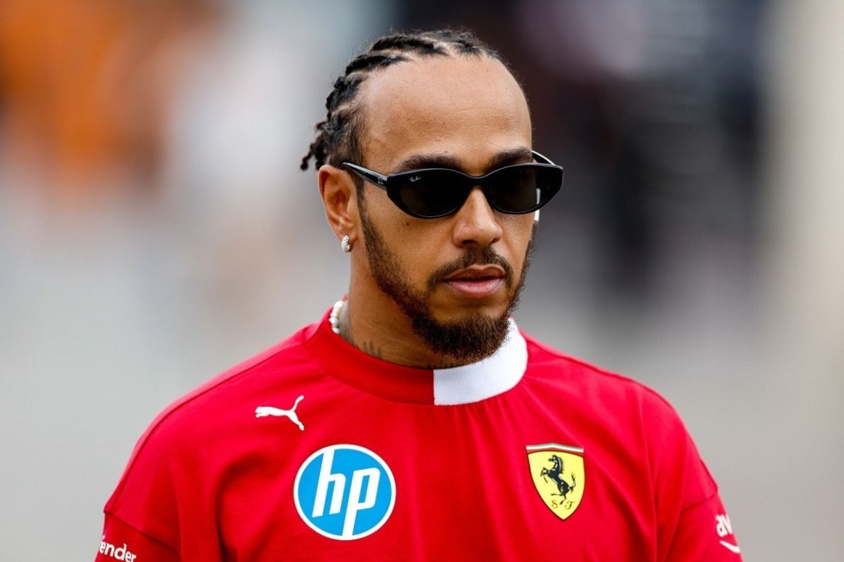  - Hamilton keményen reagált a Horner–Ferrari pletykákra