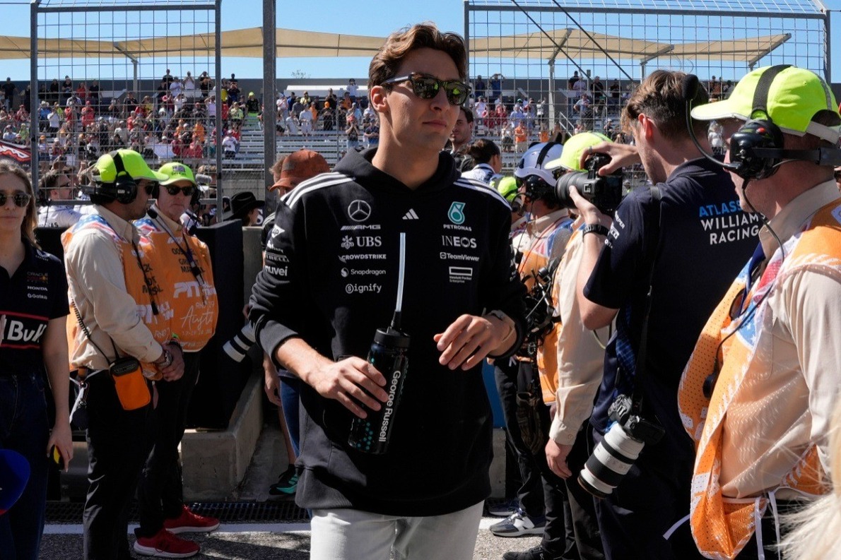  és  - George Russell elmagyarázta a Mercedes mexikói csapatrádiós vitáját és azt, miért késett a döntés