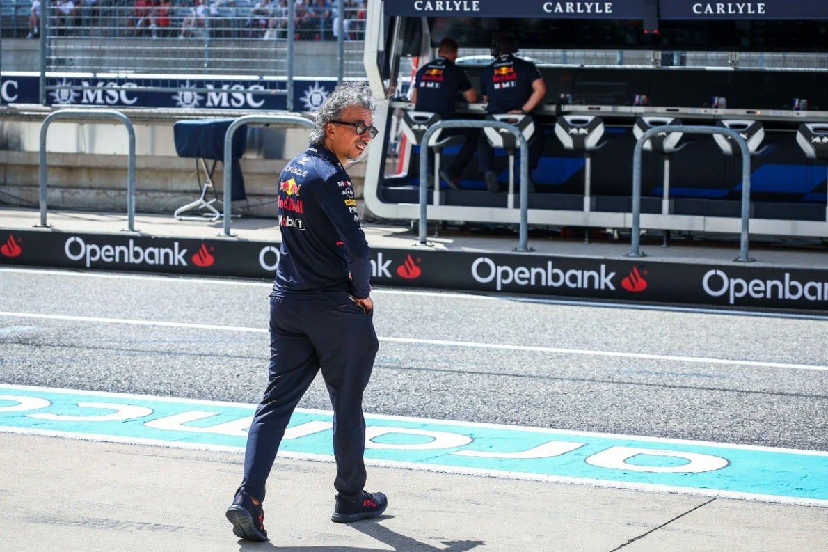  és  - A Red Bull főnöke véget vet a McLarennel folytatott csatározásnak