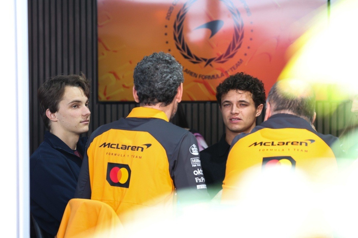 és - A McLaren-bennfentes feltárja az igazságot az Oscar Piastri és Lando Norris körüli „gyanús" elmélet közepette