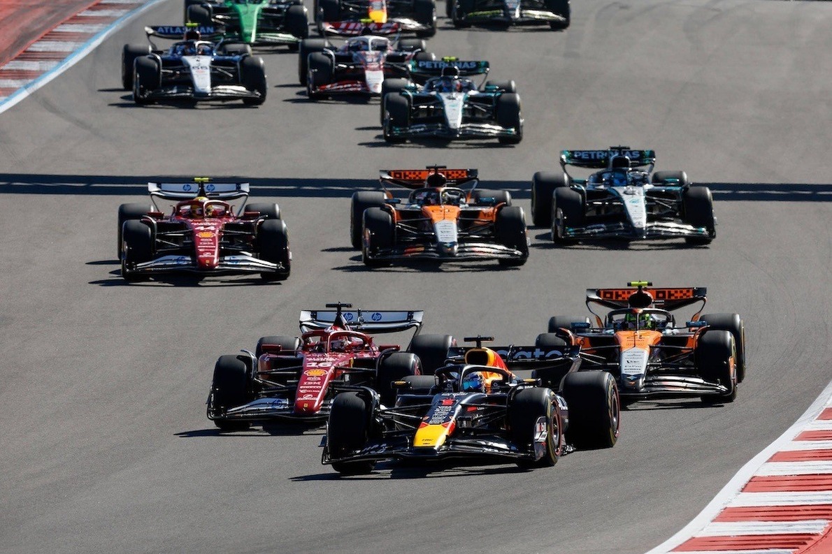  és  - Verstappen: Lehet, hogy bajban lettem volna, ha Norris nem szorul be Leclerc mögé