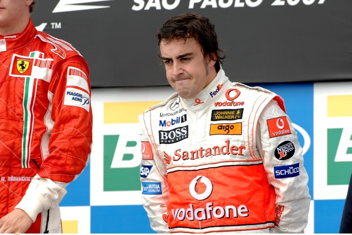  és  - Alonso borítékos prémiuma visszapattant a McLarennél a 2007-es belháború közepén