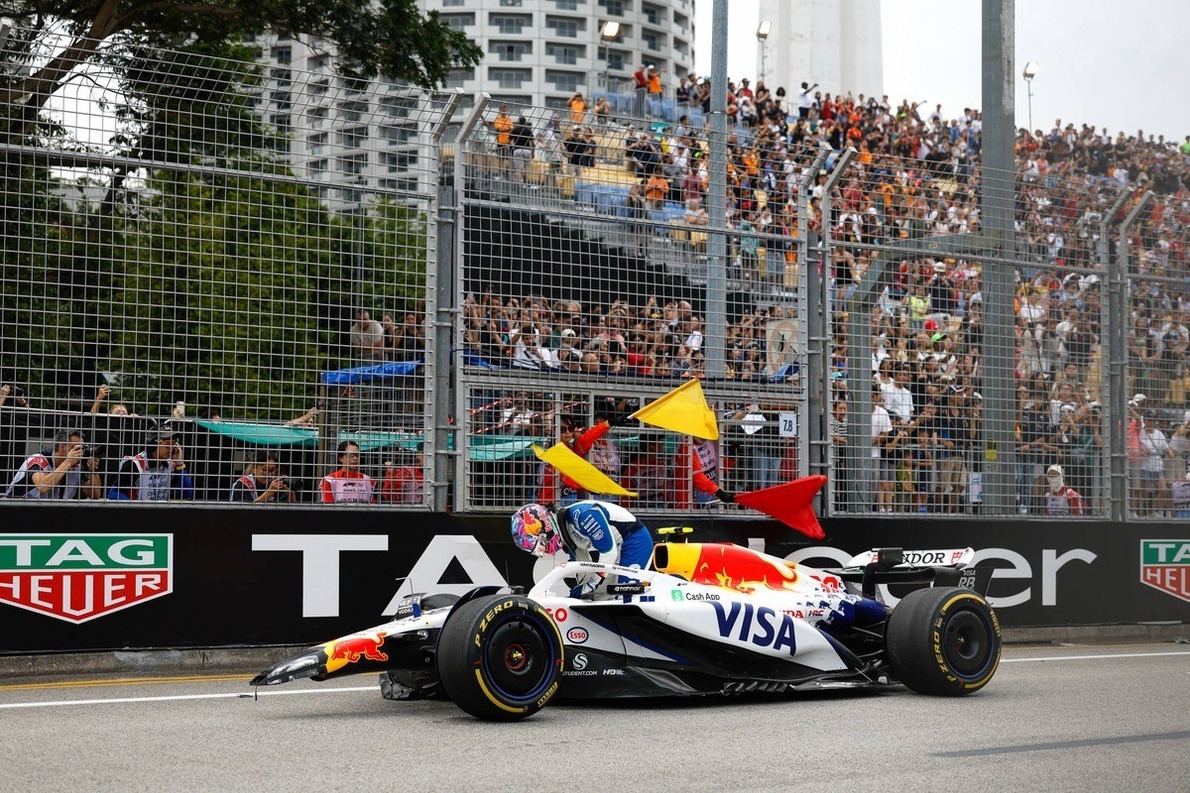  - Helmut Markóval kapcsolatban kérdezték, de Lawson csak egyetlen szóval válaszolt