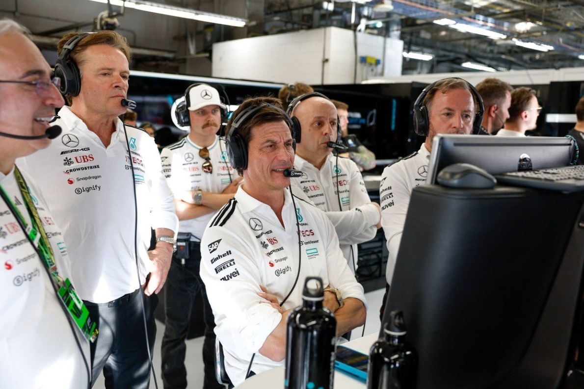  és  - Wolff: Már kiszámoltam, mennyi esélye van Verstappennek a bajnoki címre