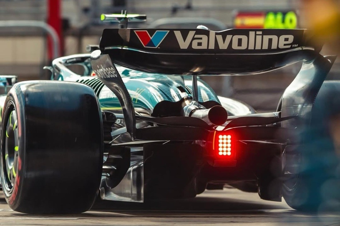  és  - Beismerte az Aston Martin, hogy megszegték a költségvetési szabályokat