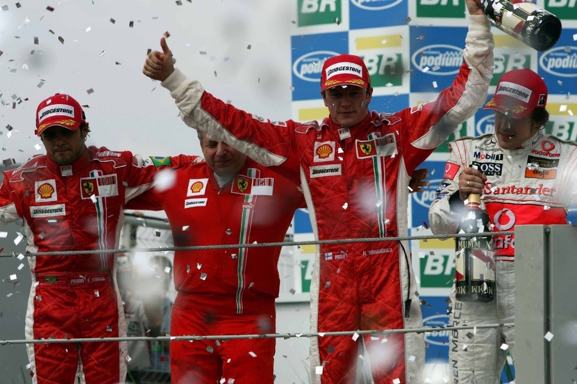  és  - McLaren kockázatot vállal a 2007-eshez hasonló címvesztés árán is