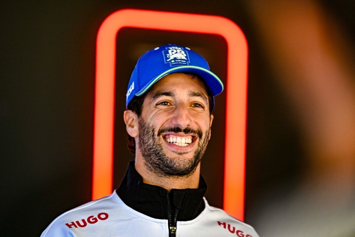  - Daniel Ricciardót a Sky F1-es műsorvezetőjével látták