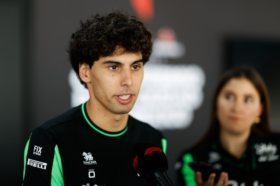  és  - Hazai pályán az F1 brazil tehetsége