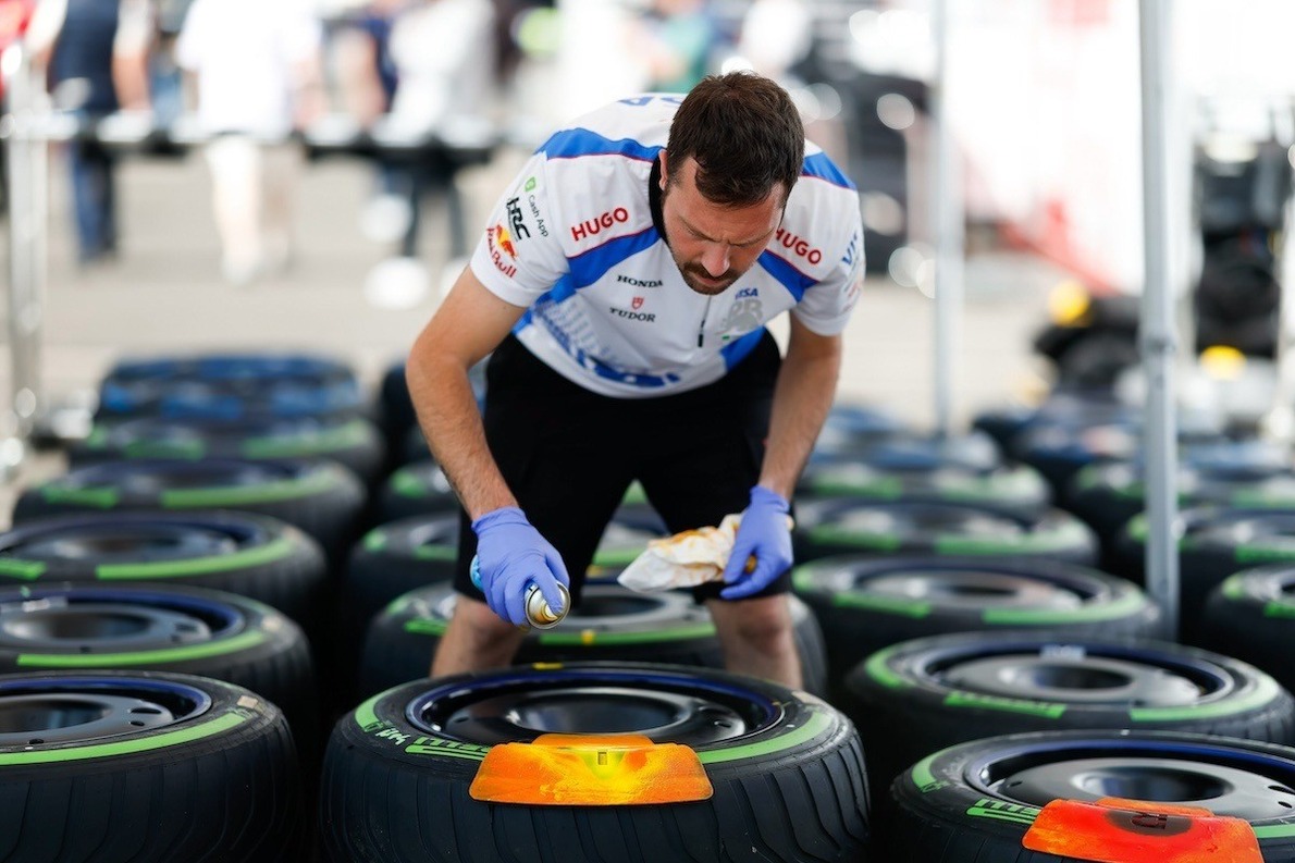 Új gumiszabály jöhet a Katari Nagydíjra