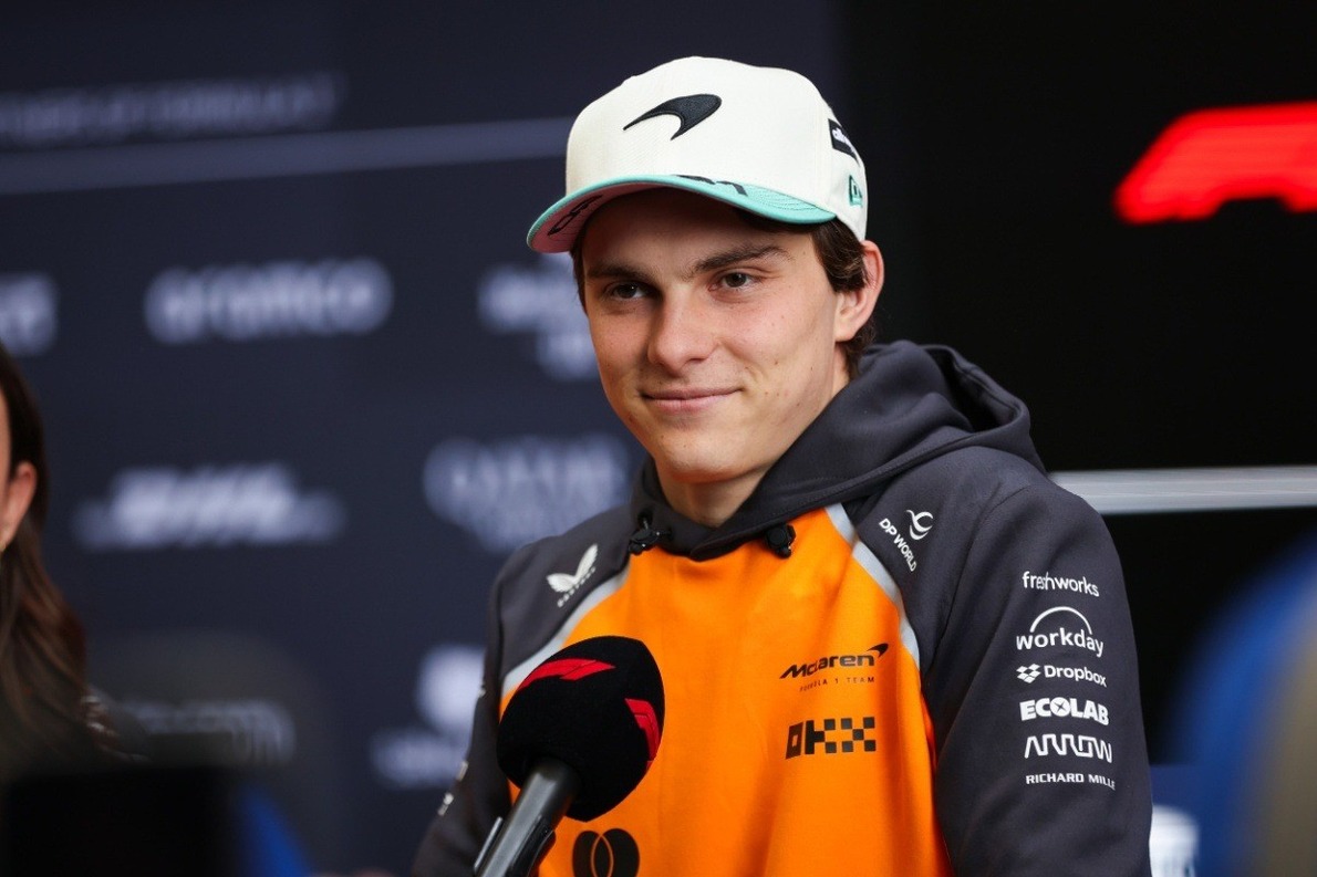  és  - Webber szerint Piastri hasonló utat jár be, mint Hamilton a karrierje elején