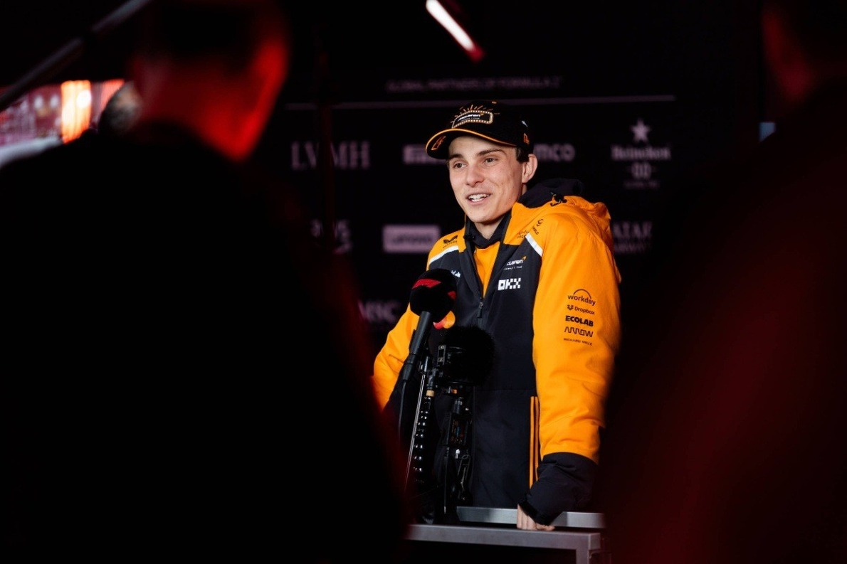  és  - Piastri azt állítja, fogalma sincs, hogyan került ki a vitatott Instagram-poszt