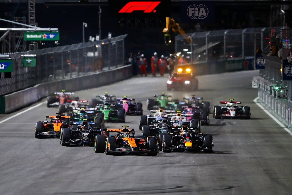  és  - Norris rajtot követő hibája után Verstappen simán nyerte a Las Vegas-i Nagydíjat, Piastri hátránya tovább nőtt