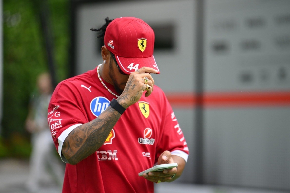  és  - Villeneuve kemény kritikával illette Hamiltont: „Mennyit érnek valójában ezek a címek?”