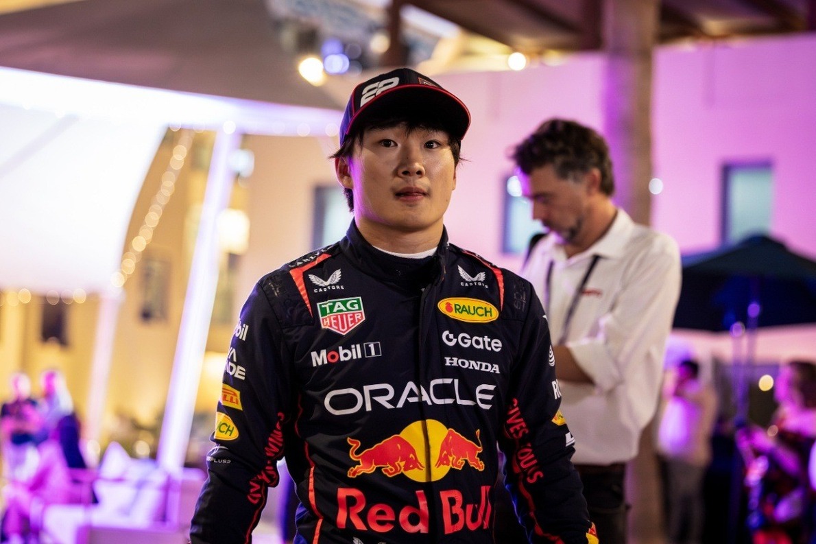  és  - 10 ezer eurós bírság a Red Bullnak Cunoda manővere után