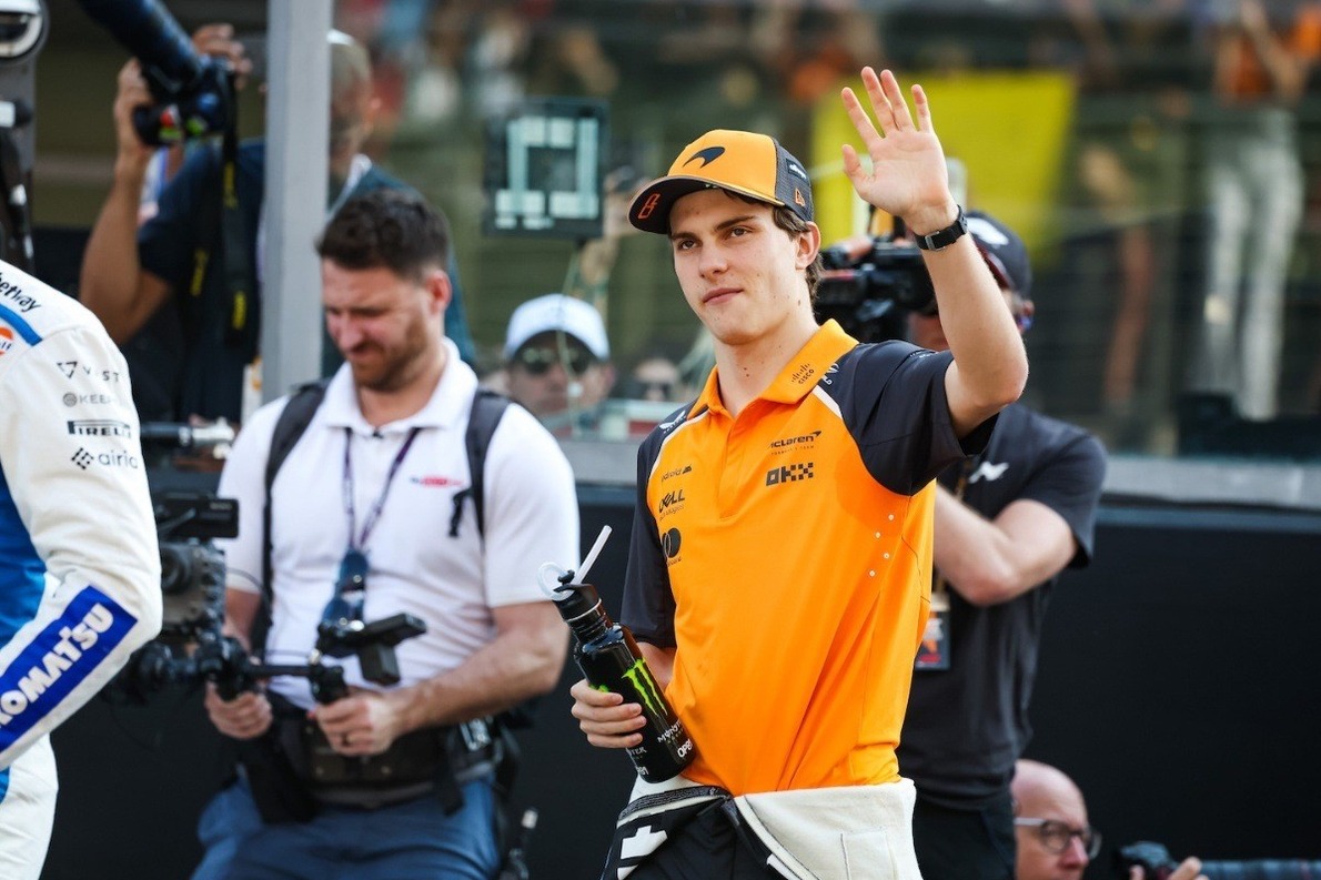  és  - „Garantálom, hogy Piastri és Webber már most tárgyalásokat folytat egy másik F1-es csapattal”