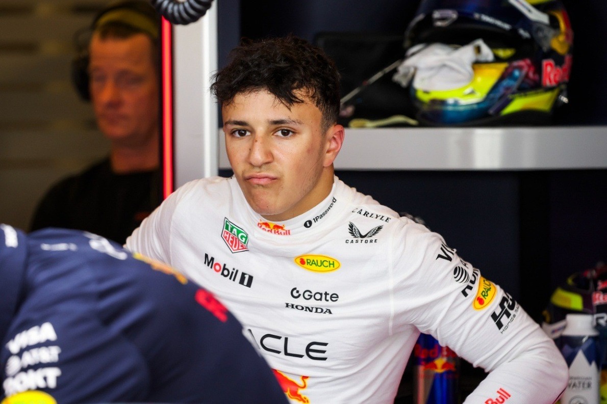  és  - Hadjar nem ringatja magát illúziókba Verstappen mellett: „Biztosan lassabb leszek”