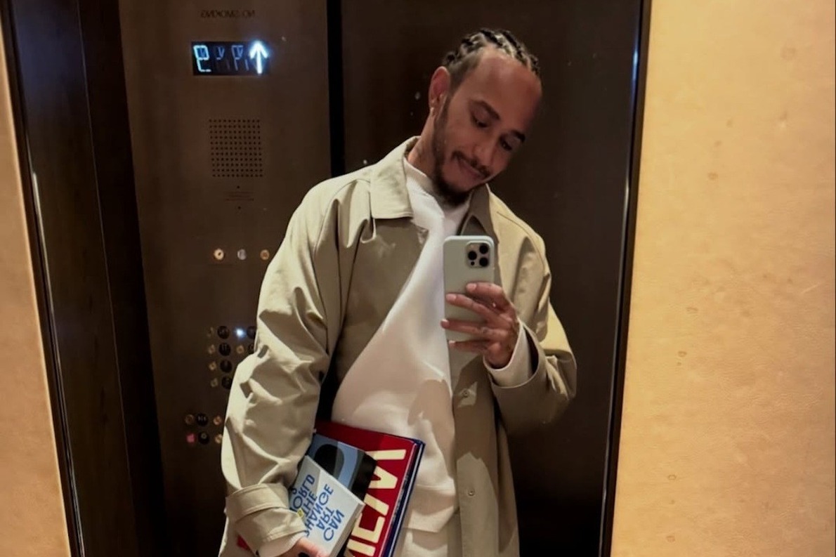  - „Ne gyere vissza!” – Hamilton miatt háborognak a Denver Broncos-szurkolók