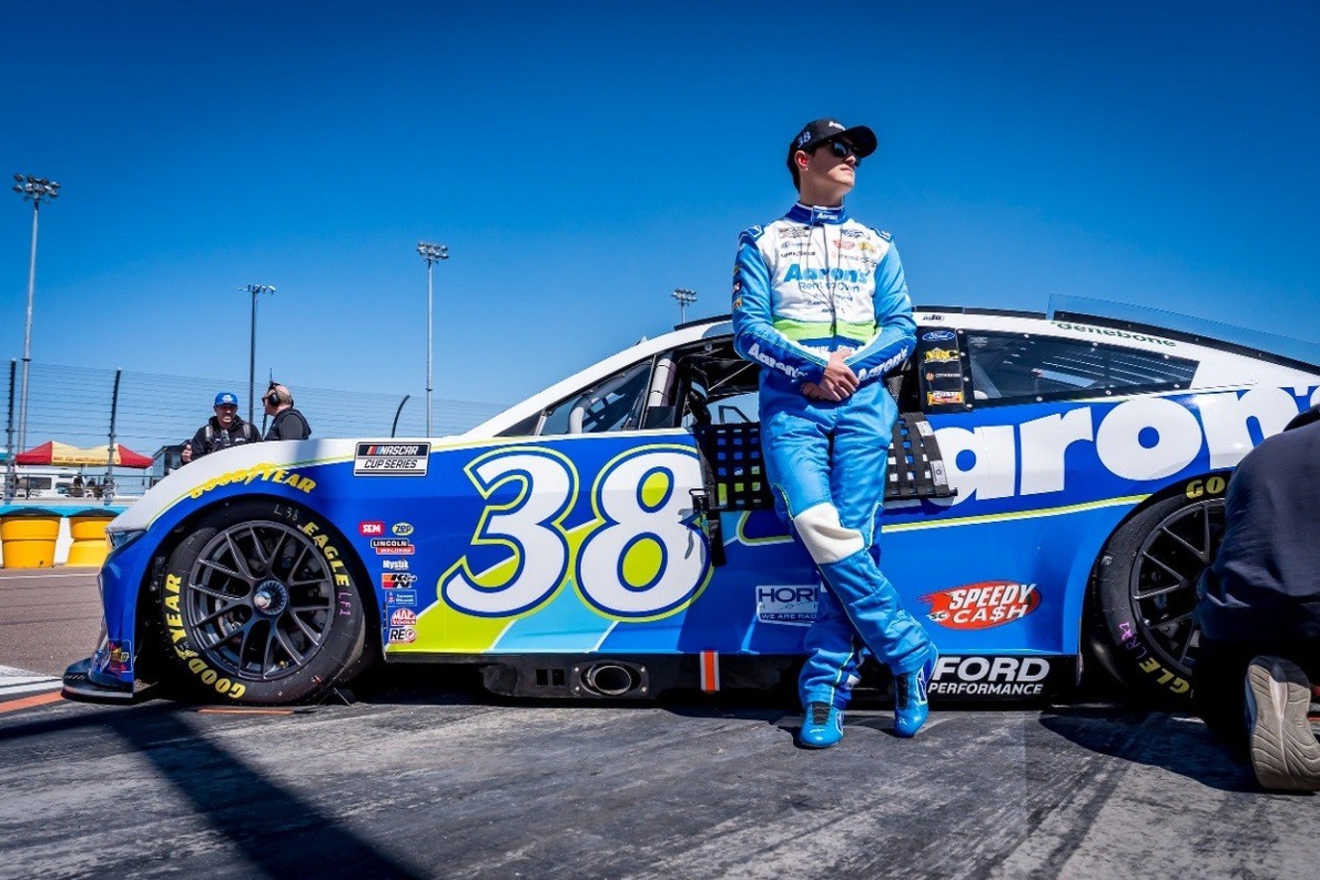 Súlyos baleset miatt szakadt félbe a NASCAR kansasi futama (videó)