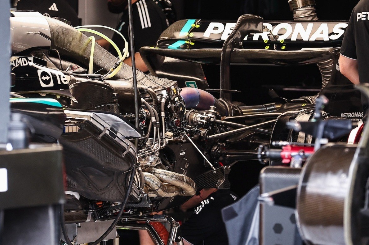 Hat kilóval nehezebb motort fejlesztett a Ferrari, mint a Mercedes?