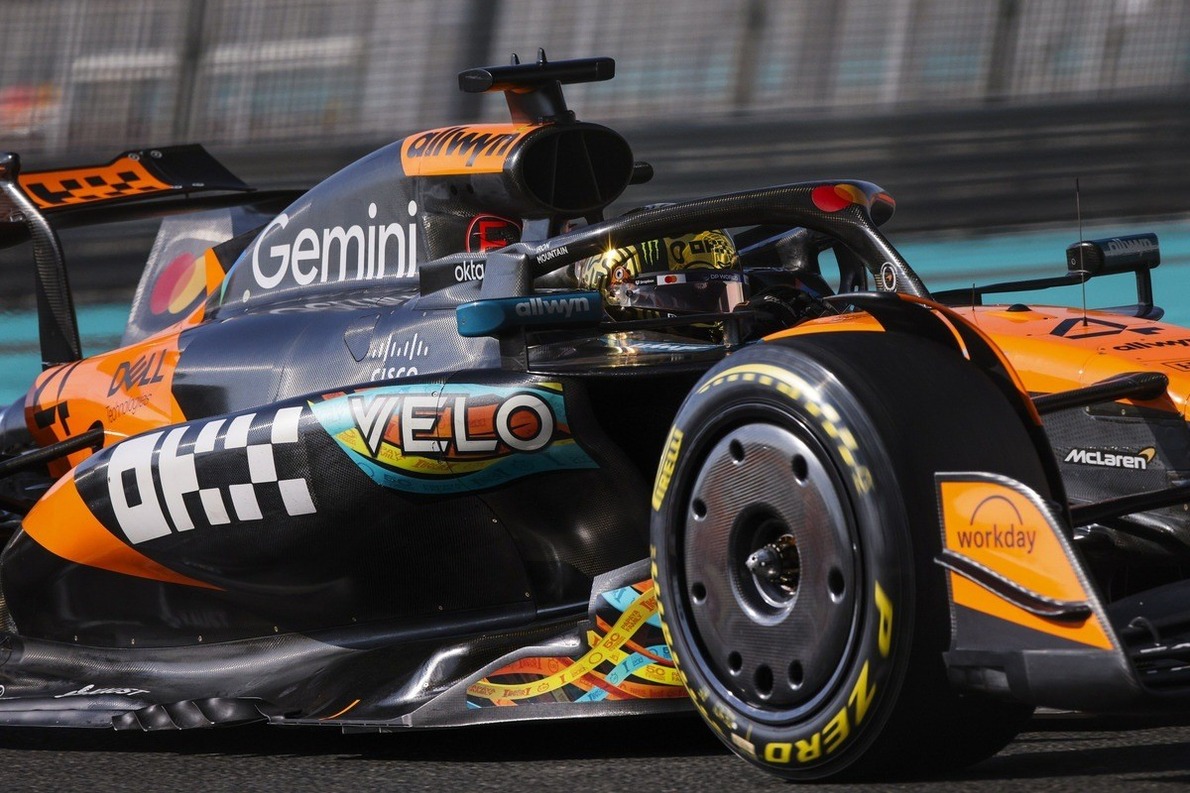 A McLaren is beindította a 2026-os, Mercedes-motorral szerelt autóját