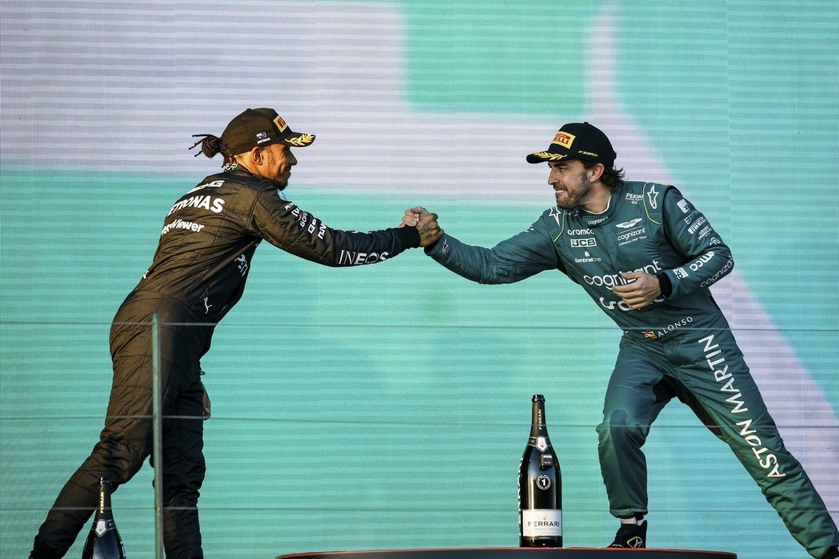  - A korábbi pilóta elismerte: Alonso „sajnos” legyőzné Hamiltont azonos körülmények között