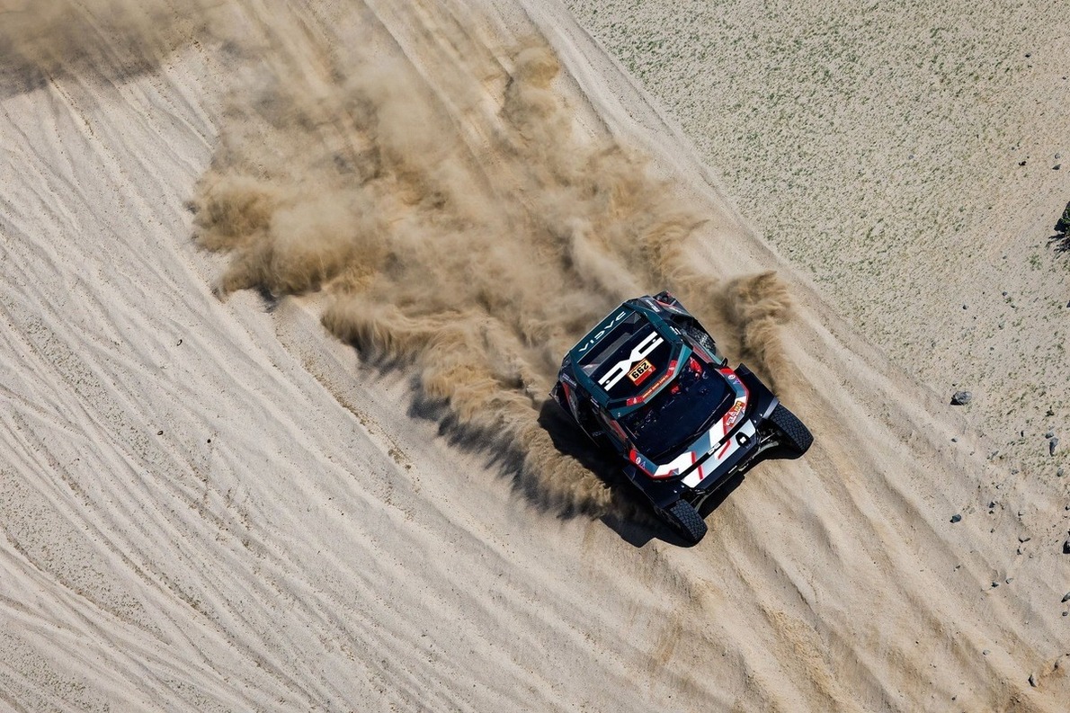 Dakar: első szakaszgyőzelmével az összetettben is élre állt a Dacia sztárja