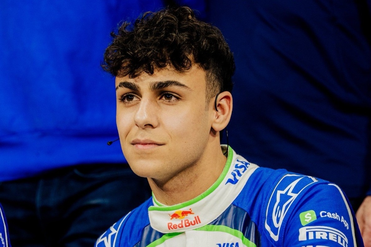  - A Racing Bulls megvédené újoncát a tavalyi szezonban látott „rémálomtól”