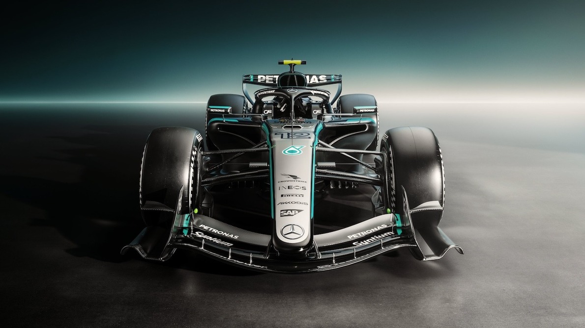  és  - Már ma pályára viszi a Mercedes a W17-est!