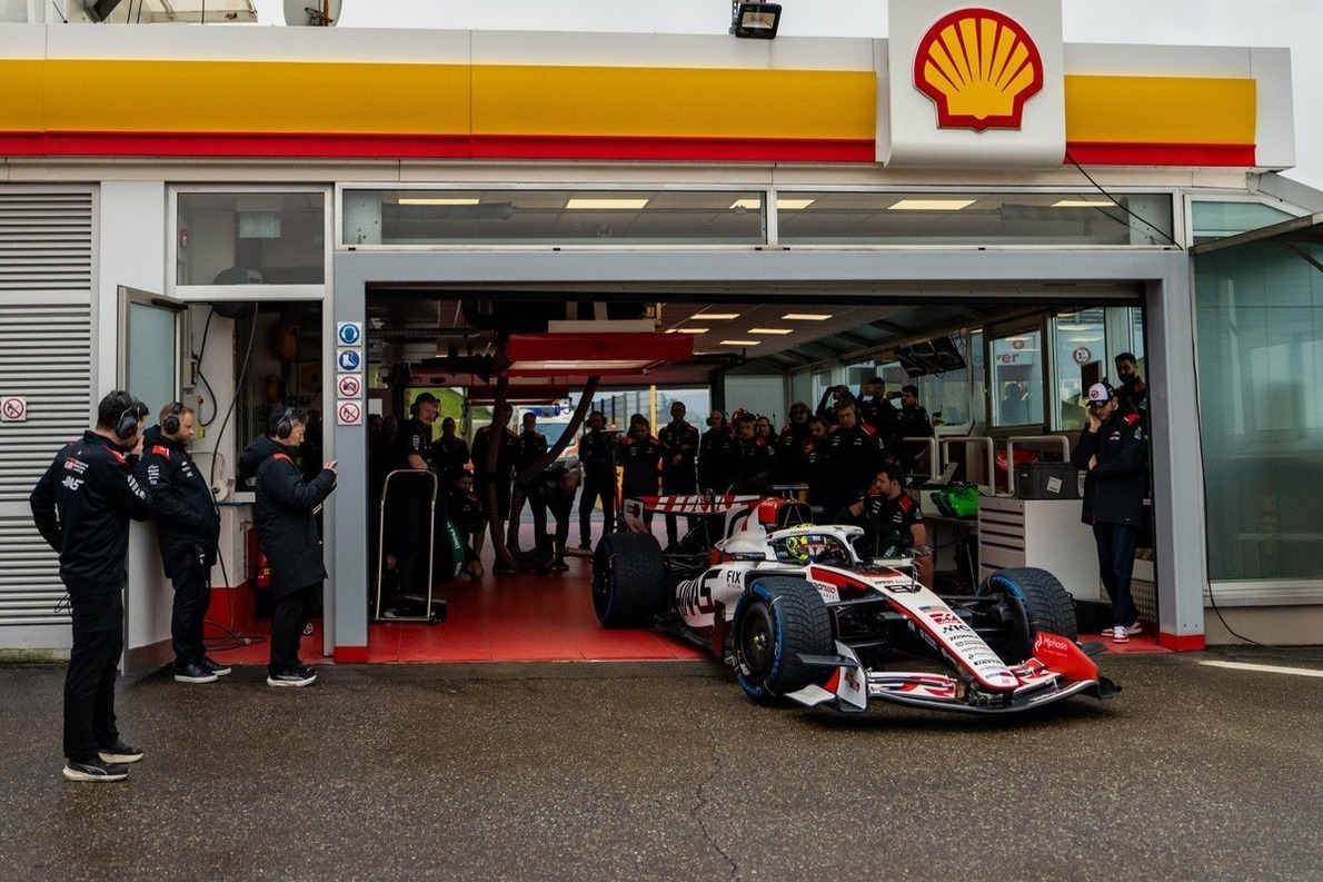  - Újabb 2026-os autó debütált a pályán – Bearman próbálta ki először a Haast